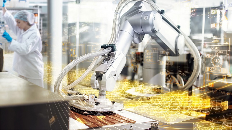 Die Abbildung zeigt eine Fertigungsmaschine in einer digitalen Umgebung bei der formelbasierten Produktentwicklung