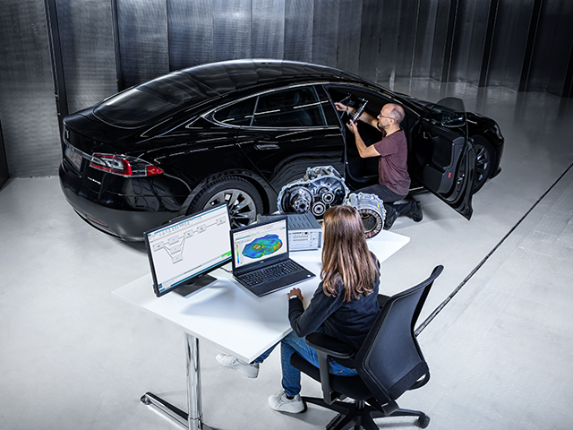Two engineers using Virtual Prototype Assembly to predict the NVH performance of a vehicle