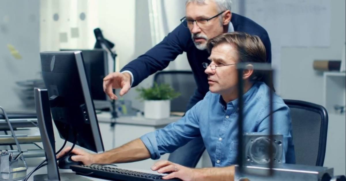 Découvrez quel est le compromis entre le développement d'un système interne et l'achat d'un système COTS dans le domaine du développement des systèmes E/E