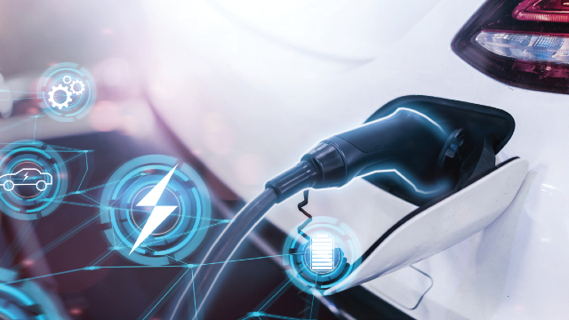Image d'un véhicule électrique branché sur un dispositif de chargement rapide avec une superposition vectorielle représentant d'autres systèmes E/E du véhicule électrique.