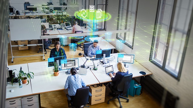 绿色数字化插图表示四名员工坐在一起协同工作